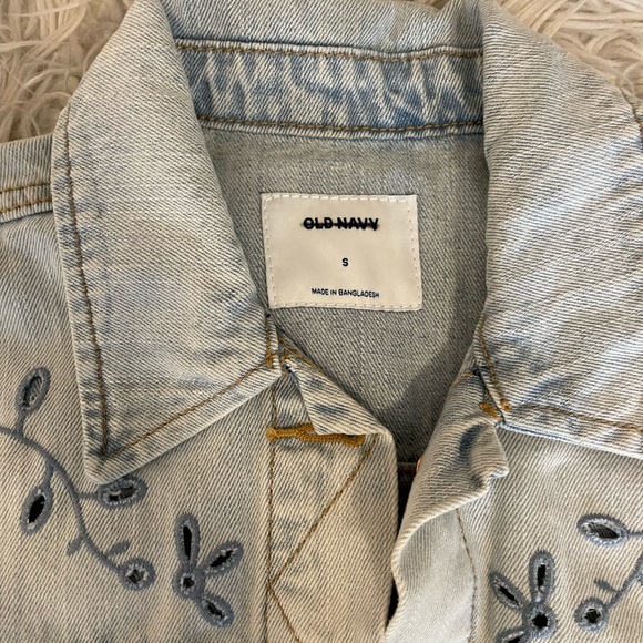 Light wash | Denim Jacket | Floral Embroidery Detail - Picture 5 of 16